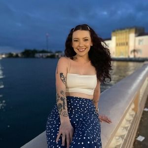 Meet your Posher, Kayla